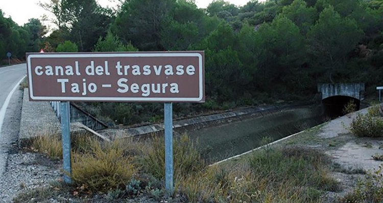 Escudero urge al Gobierno de España a modificar las reglas de explotación del trasvase