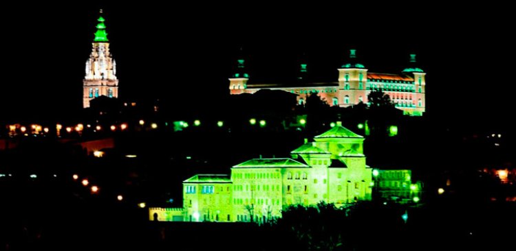 Toledo ilumina de verde este martes varios espacios para concienciar sobre la ELA