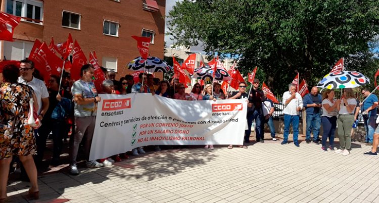 Concentración en Toledo para exigir un convenio digno para el sector de atención a la dependencia