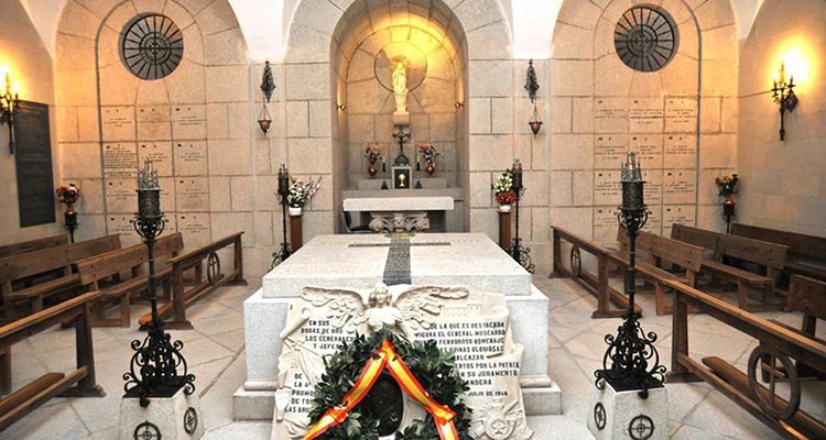 IU urge exhumar los restos de Moscardó y Milans del Bosch del Alcázar de Toledo