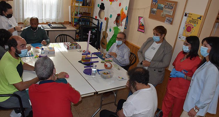 La alcaldesa pone en valor el trabajo de ADACE CLM en Talavera