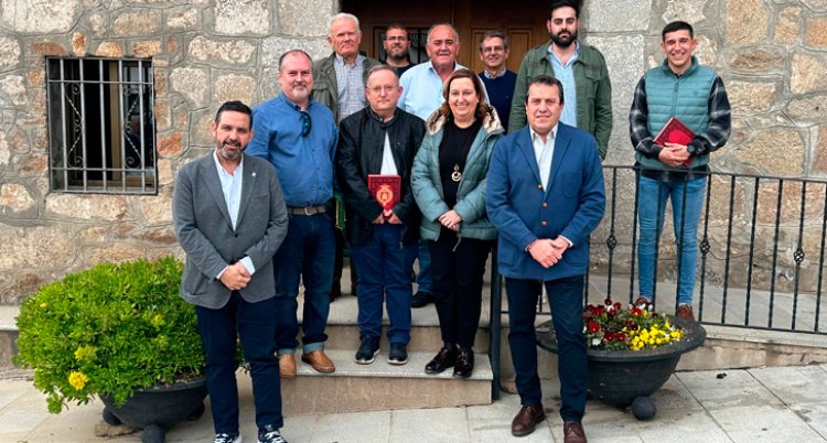 Cedillo se reúne en Sartajada con alcaldes de la comarca de la Sierra de San Vicente
